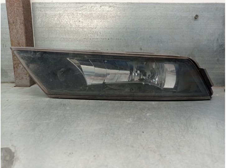 Recambio de faro antiniebla izquierdo para skoda superb iii (3v3) 2.0 tdi referencia OEM IAM 3V0941699 3V0941699 01183601 HELLA