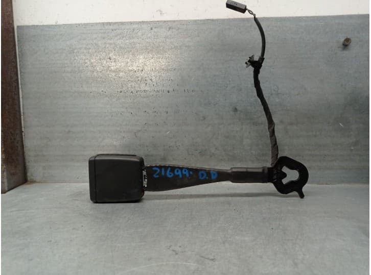 Recambio de enganche cinturon delantero derecho para skoda superb iii (3v3) 2.0 tdi referencia OEM IAM 3V0857755A