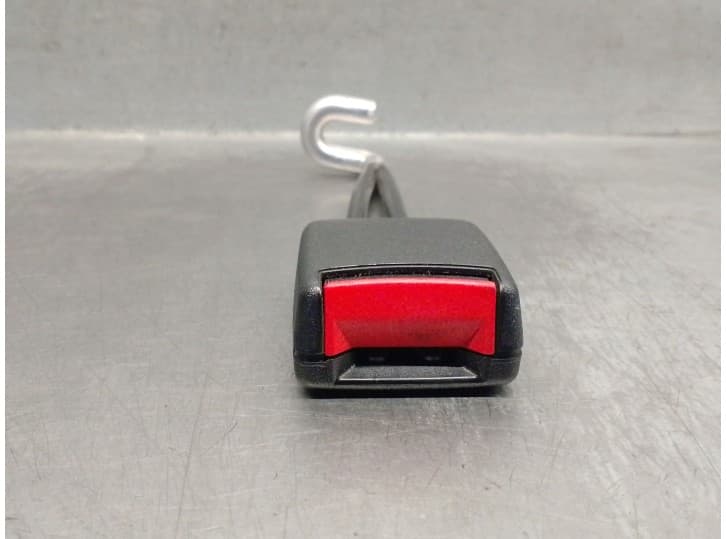 Recambio de enganche cinturon trasero derecho para volkswagen golf iv cabriolet (1e7) 2.0 referencia OEM IAM 1E0857740FCN 1E0857