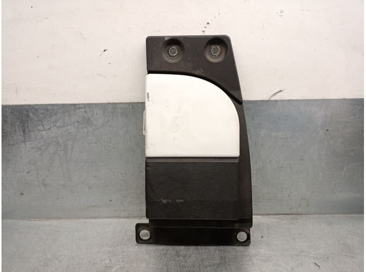 Recambio de moldura para iveco daily vi furgoneta 33s15, 35s15, 35c15 referencia OEM IAM 5801526430
