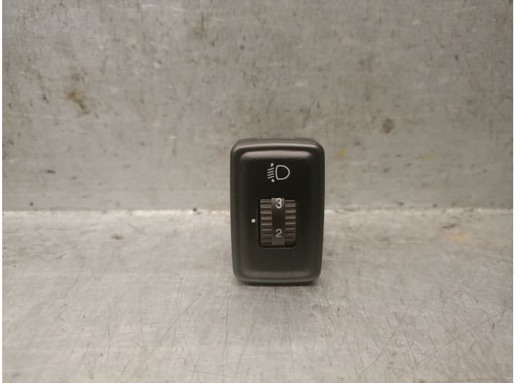 Recambio de interruptor para ssangyong korando (kj) 2.9 td referencia OEM IAM 8136006800 8136006800 DECO