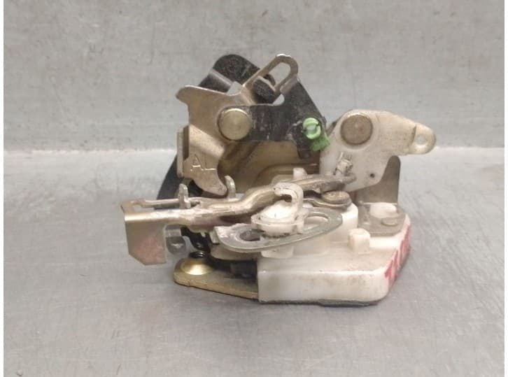 Recambio de cerradura puerta trasera izquierda para mitsubishi space wagon (n3_w, n4_w) 2.0 (n33w) referencia OEM IAM MB676201 M