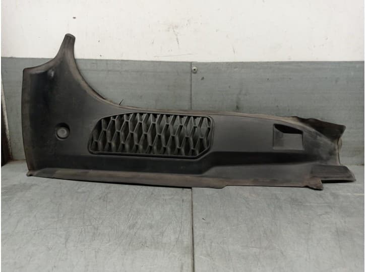 Recambio de moldura para land rover discovery v (l462) 2.0 sd4 4x4 referencia OEM IAM HY3244248A