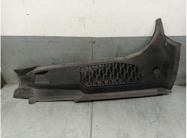 Recambio de moldura para land rover discovery v (l462) 2.0 sd4 4x4 referencia OEM IAM HY3244249A