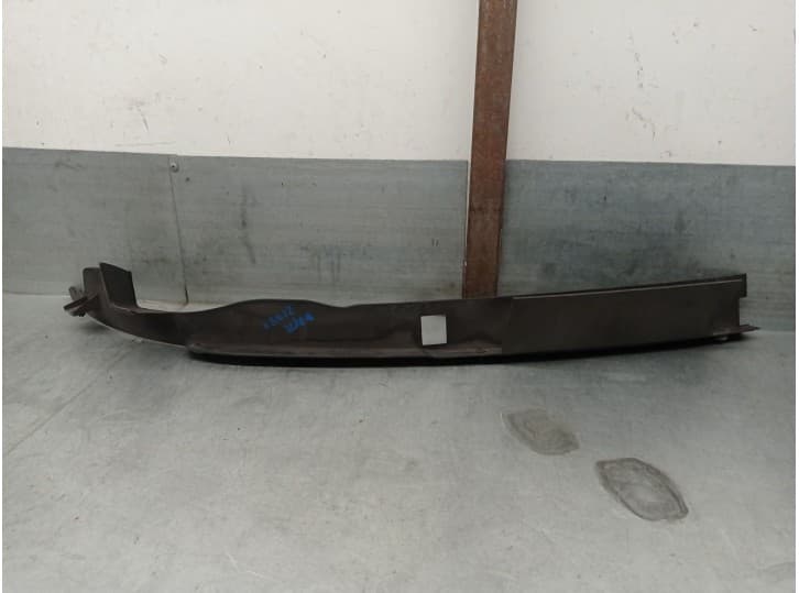Recambio de molduras delanteras para land rover discovery v (l462) 2.0 sd4 4x4 referencia OEM IAM HY3216N741A L0270727A