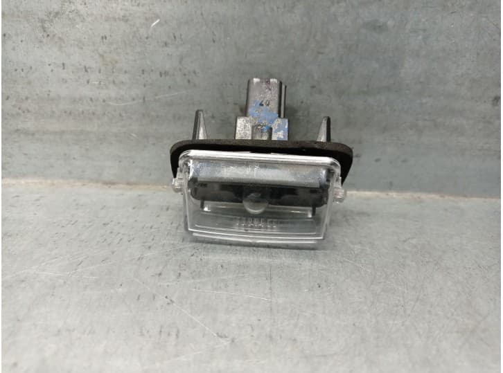 Recambio de piloto matricula para toyota yaris (_p21_, _pa1_, _ph1_) 1.5 hybrid (mxph11) referencia OEM IAM 812700D120