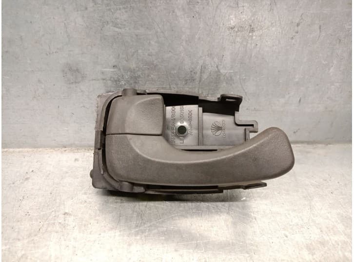 Recambio de maneta interior delantera izquierda para daewoo nubira sedán (j100) 1.6 16v referencia OEM IAM 96301550 96241663