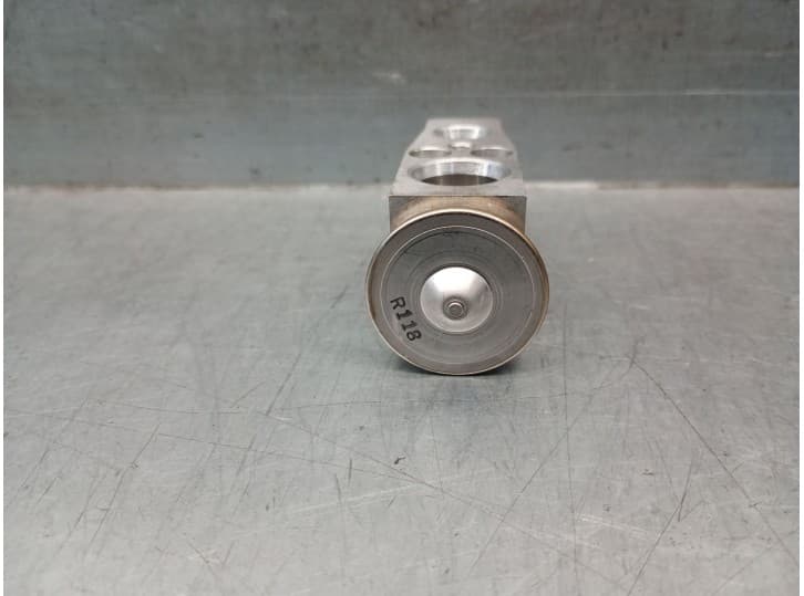 Recambio de valvula expansion para seat arona (kj7, kjp) 1.0 tsi referencia OEM IAM 2Q0816679D 2Q0816679C
