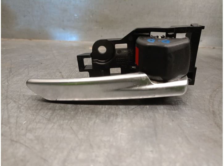 Recambio de maneta interior delantera derecha para toyota corolla sedán (_e21_) 1.8 vvti hybrid (zwe211, mzea12) referencia OEM