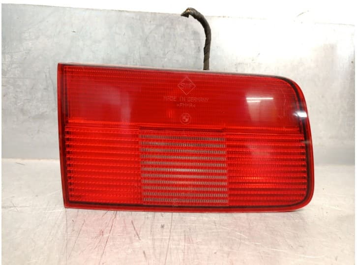 Recambio de piloto trasero porton izquierdo para bmw 5 touring (e39) 525 tds referencia OEM IAM 63218371329