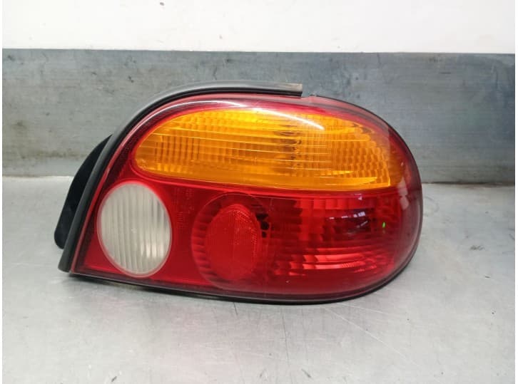 Recambio de piloto trasero derecho para kia shuma sedán (fb) 1.5 i 16v referencia OEM IAM 0K2AC51150 0K2AC51150
