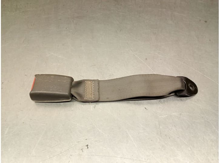 Recambio de enganche cinturon trasero derecho para kia shuma sedán (fb) 1.5 i 16v referencia OEM IAM 0K2AC57720A96 0K2AC57720A96