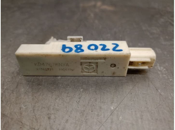 Recambio de antena para mazda cx-30 (dm) skyactiv-x m hybrid referencia OEM IAM KD47676NXA