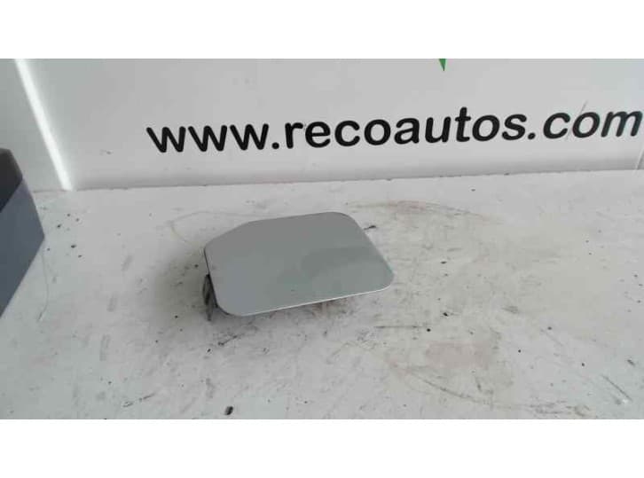 Recambio de tapa exterior combustible para hyundai santamo 2.0 16v 4x4 referencia OEM IAM 71563M2000 GRIS