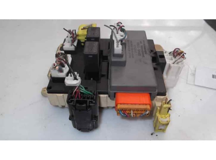 Recambio de caja reles / fusibles para toyota corolla liftback (_e11_) 1.6 (zze112_) referencia OEM IAM 8264112150 2410000100 FU