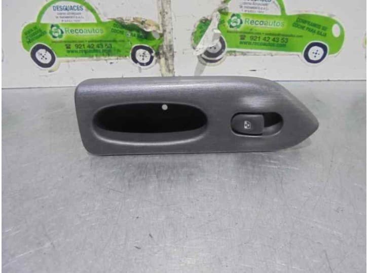 Recambio de mando elevalunas trasero derecho para renault laguna i grandtour (k56_) 2.0 16v referencia OEM IAM 7701707067 770170