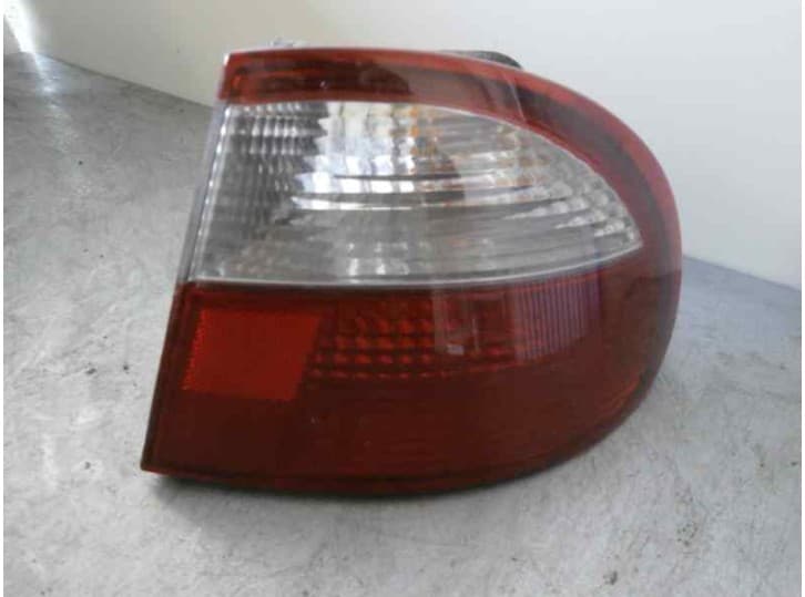 Recambio de piloto trasero derecho para daewoo lanos sedán (klat) 1.6 16v referencia OEM IAM 96304621 ALETA 5 PUERTAS