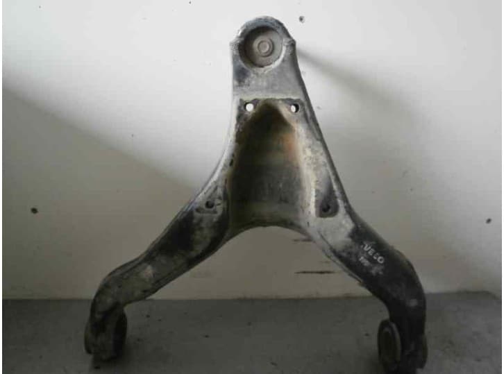 Recambio de brazo suspension inferior delantero izquierdo para iveco daily iii furgoneta 35 c 14, 35 s 14 referencia OEM IAM 500