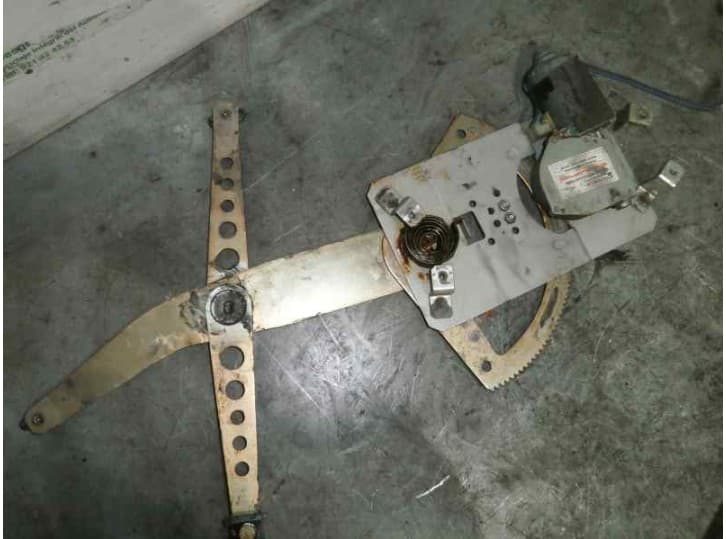 Recambio de elevalunas delantero derecho para daewoo nexia 1.5 (08, 68) referencia OEM IAM 2 PINES 3 PUERTAS