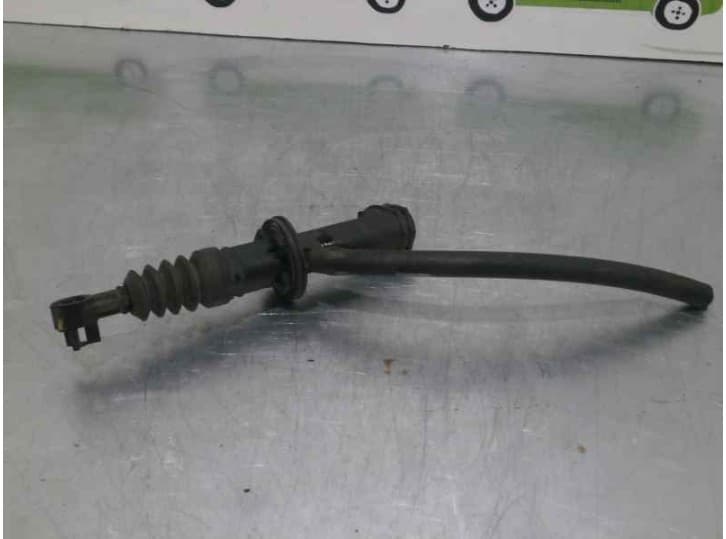 Recambio de bomba embrague para renault clio iii (br0/1, cr0/1) 1.2 16v (br02, br0j, br11, cr02, cr0j, cr11) referencia OEM IAM