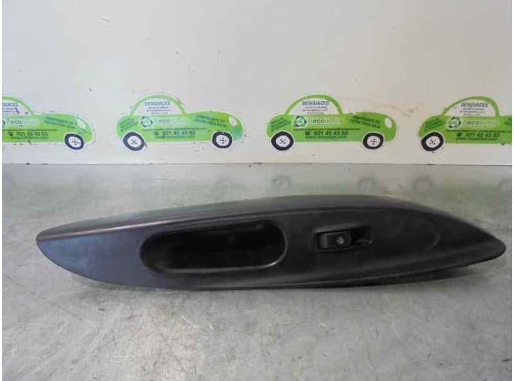 Recambio de mando elevalunas delantero derecho para hyundai h-1 / starex autobús (a1) 2.5 tci referencia OEM IAM