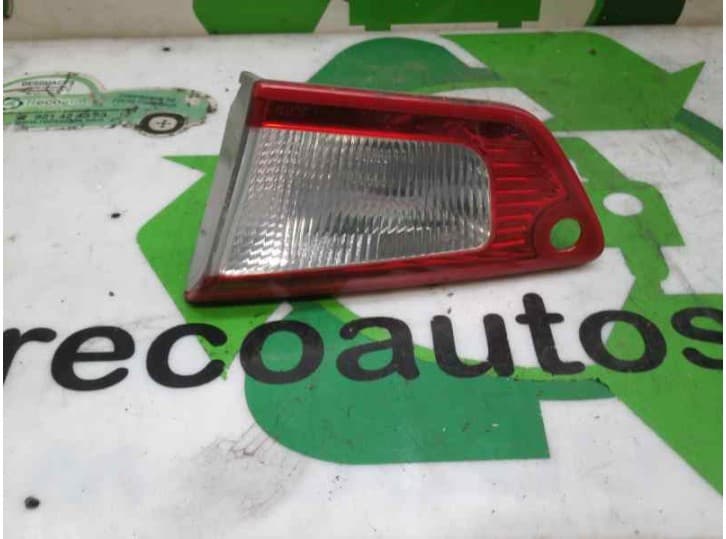 Recambio de piloto trasero porton derecho para mitsubishi colt czc vi descapotable (rg) 1.5 (z36a) referencia OEM IAM MN301024