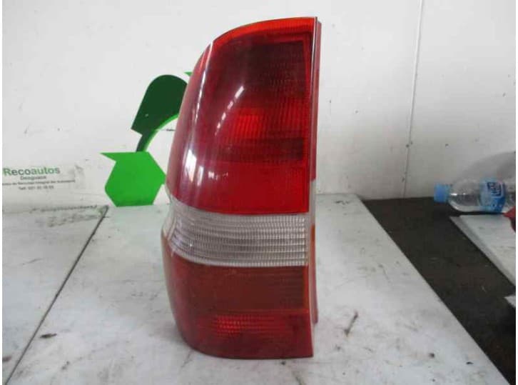 Recambio de piloto trasero izquierdo para ford escort turnier 1.6 cat referencia OEM IAM 6138970 5 PUERTAS