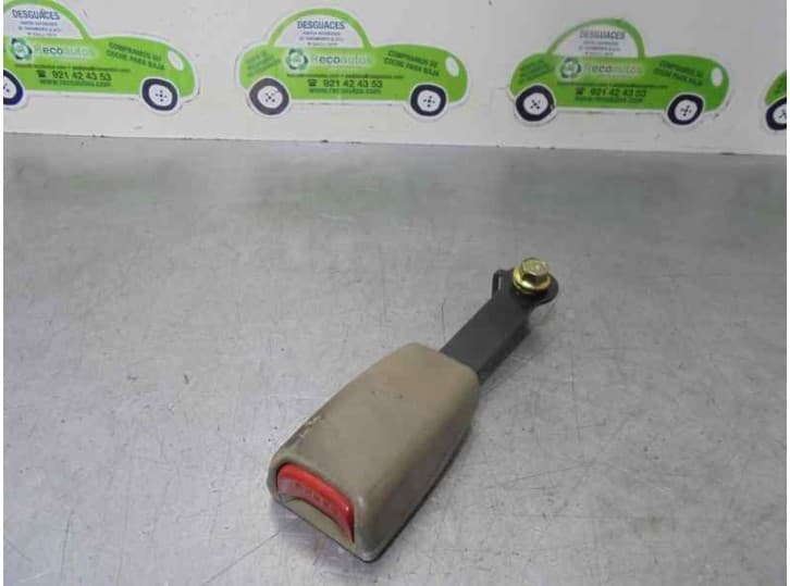 Recambio de enganche cinturon delantero derecho para hyundai sonata iv (ef) 2.0 16v referencia OEM IAM 4 PUERTAS