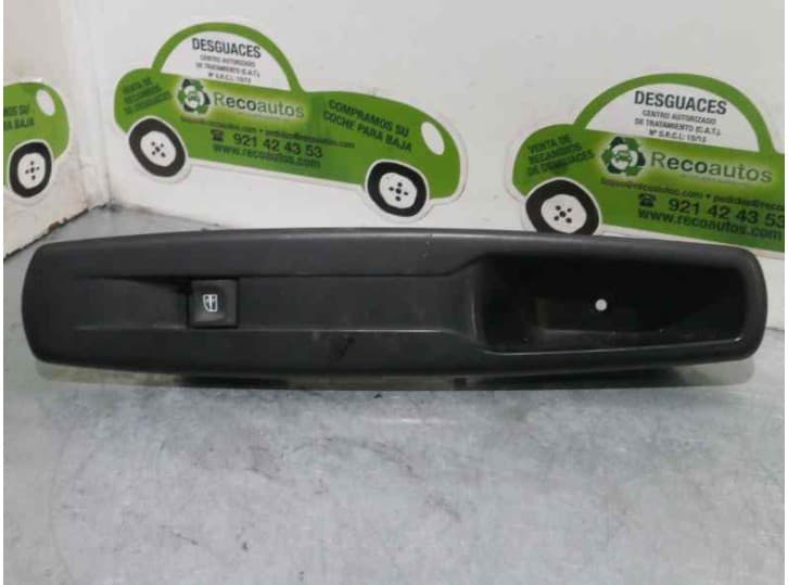 Recambio de mando elevalunas delantero derecho para renault megane iii hatchback (bz0/1_, b3_) 1.5 dci referencia OEM IAM