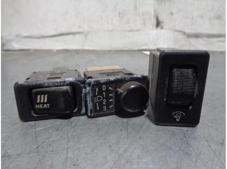 Recambio de botones salpicadero para nissan patrol gr v wagon (y61) 2.8 td referencia OEM IAM