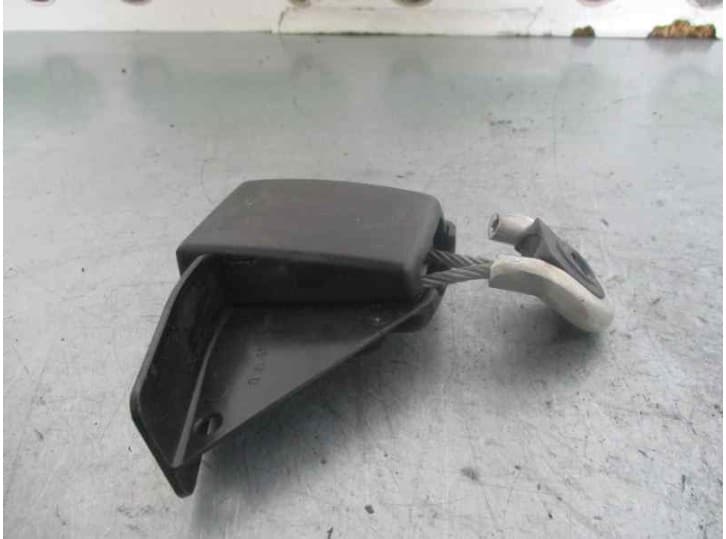 Recambio de enganche cinturon delantero derecho para mercedes-benz clk (c208) clk 200 kompressor (208.344) referencia OEM IAM 20