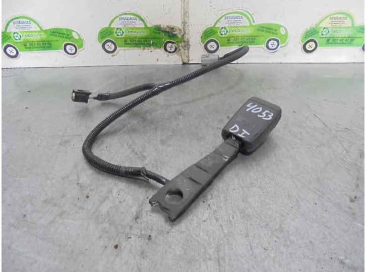 Recambio de enganche cinturon delantero izquierdo para toyota avensis station wagon (_t25_) 2.2 d-4d (adt251_) referencia OEM IA