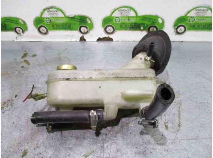 Recambio de deposito servo para nissan trade caja/chasis 3.0 d referencia OEM IAM 76047025 76047025 LUCAS