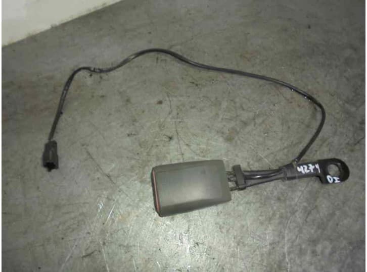 Recambio de enganche cinturon delantero izquierdo para chevrolet nubira sedán 2.0 d referencia OEM IAM 4 PUERTAS