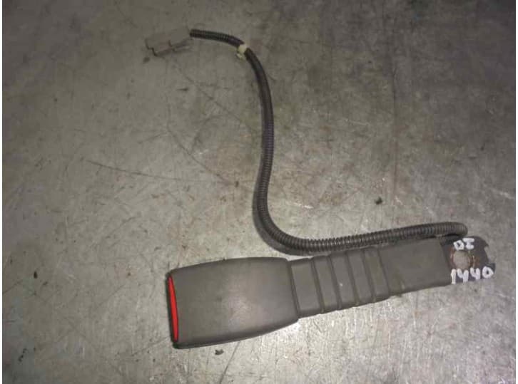 Recambio de enganche cinturon delantero izquierdo para kia rio ii (jb) 1.5 crdi referencia OEM IAM 5 PUERTAS