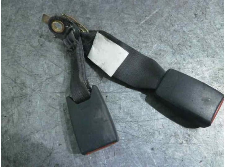 Recambio de enganche cinturon trasero izquierdo para chrysler 300c (lx, le) 3.5 referencia OEM IAM 4 PUERTAS