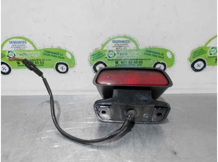 Recambio de luz central de freno para kia pride station wagon 1.3 referencia OEM IAM 16651580 16651580