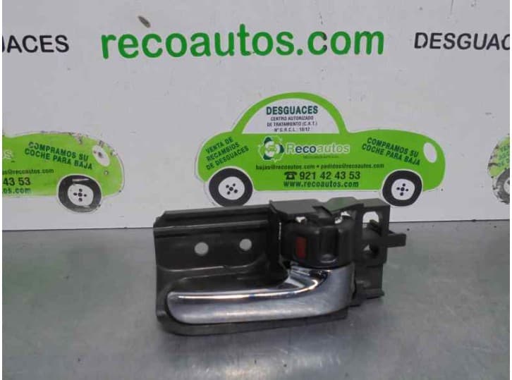 Recambio de maneta interior delantera derecha para toyota avensis station wagon (_t25_) 2.0 d-4d (cdt250_) referencia OEM IAM 69