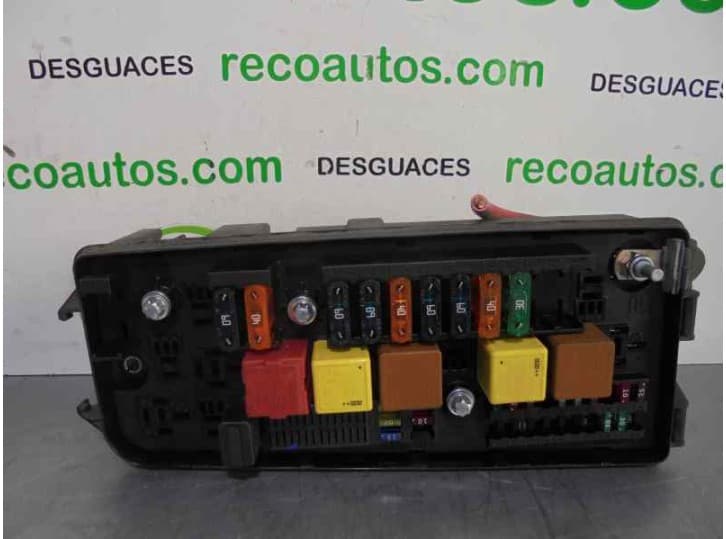 Recambio de caja reles / fusibles para opel vectra c (z02) 2.2 dti 16v (f69) referencia OEM IAM 13112917
