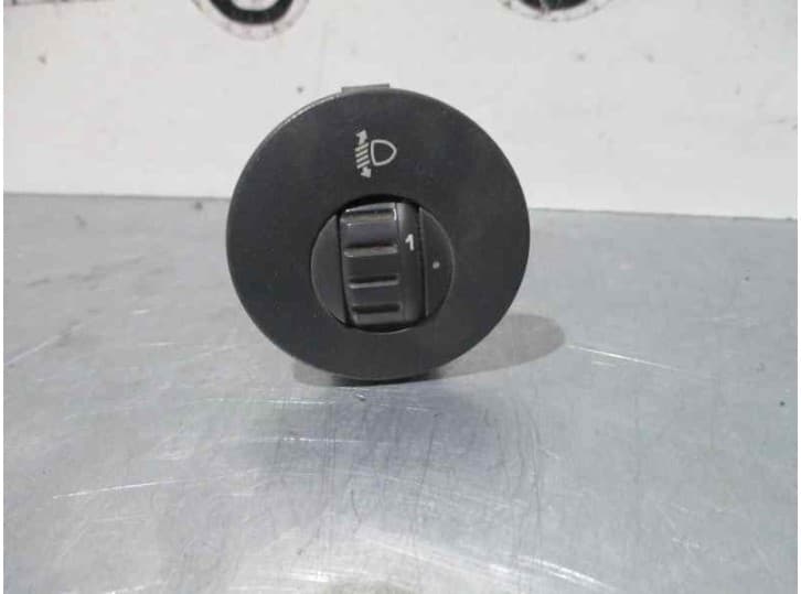 Recambio de botones salpicadero para iveco daily iii furgoneta 35 c 14, 35 s 14 referencia OEM IAM