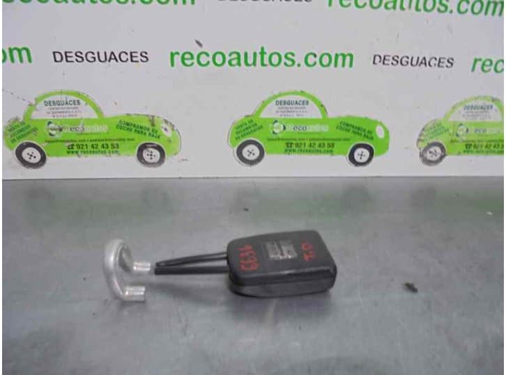 Recambio de enganche cinturon trasero derecho para volkswagen passat b5 variant (3b5) 1.8 t referencia OEM IAM 3B0857740 5 PUER