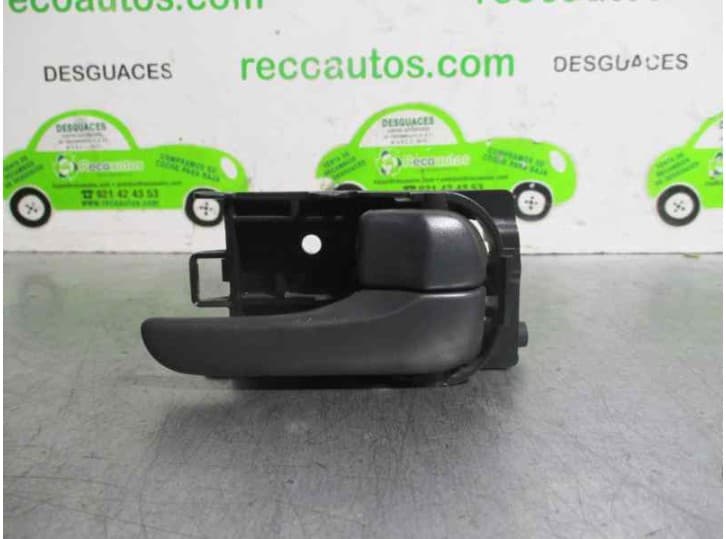 Recambio de maneta interior trasera derecha para nissan almera tino (v10) 1.8 referencia OEM IAM
