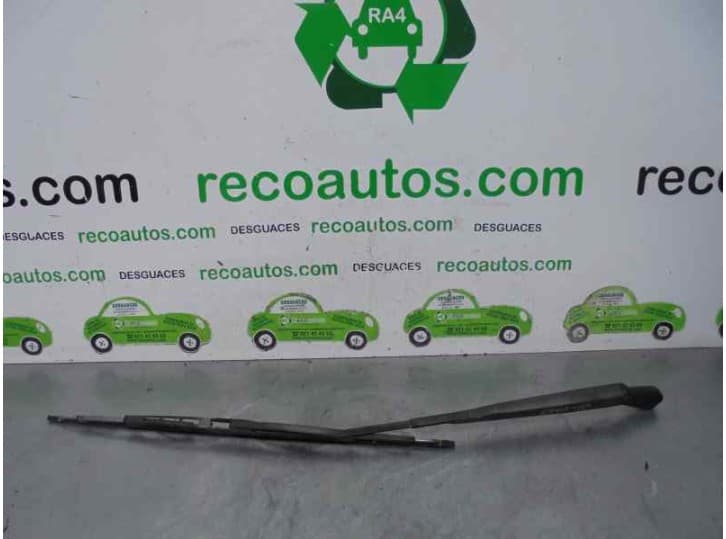 Recambio de brazo limpia trasero para hyundai elantra iii (xd) 2.0 crdi referencia OEM IAM