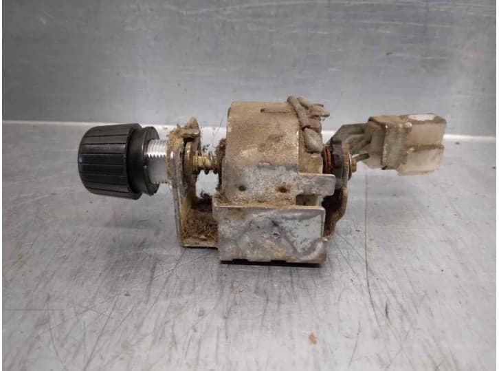 Recambio de interruptor para mitsubishi montero (l04_g, l14_g) 2.5 td (l044g, l049g) referencia OEM IAM MB521682