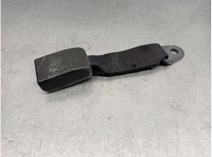 Recambio de enganche cinturon trasero izquierdo para dacia sandero (bs_) 1.2 16v referencia OEM IAM 5508843 TRA IZQ 5 PUERTAS