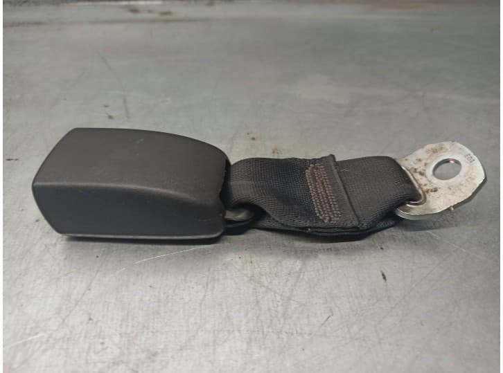 Recambio de enganche cinturon trasero derecho para toyota aygo (_b1_) 1.0 (kgb10_) referencia OEM IAM E034501