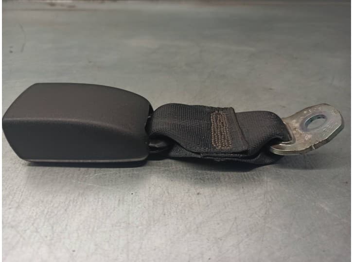 Recambio de enganche cinturon trasero izquierdo para toyota aygo (_b1_) 1.0 (kgb10_) referencia OEM IAM E034501