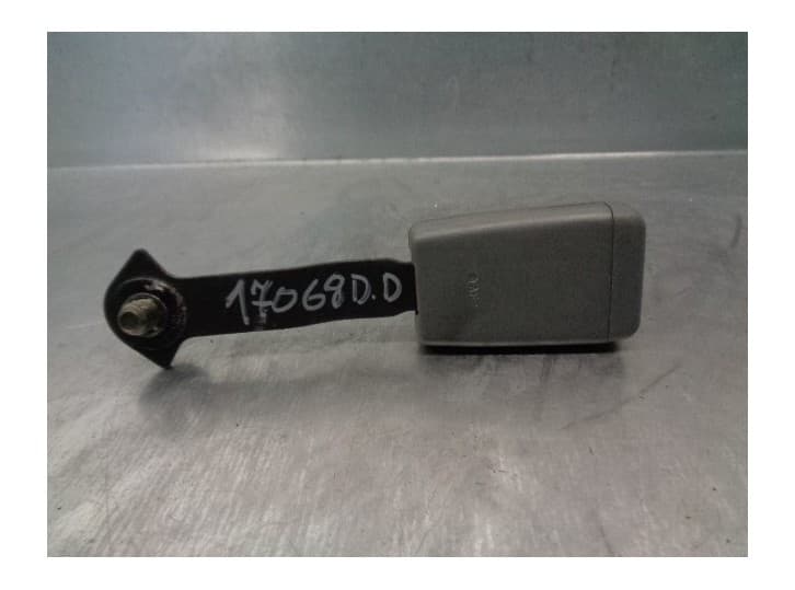 Recambio de enganche cinturon delantero derecho para mazda 6 hatchback (gg) 2.0 di (gg14) referencia OEM IAM GJ6A57620 DEL DER.