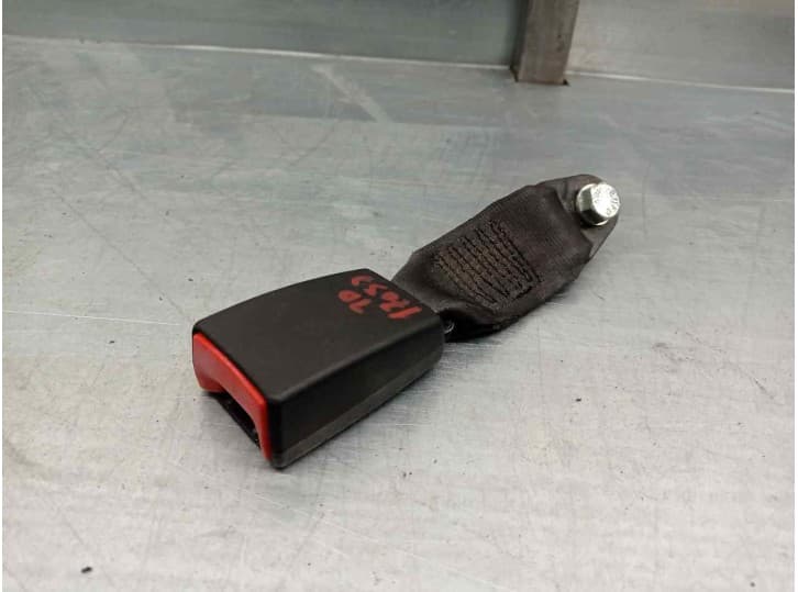 Recambio de enganche cinturon trasero derecho para ford ka (ru8) 1.3 tdci referencia OEM IAM 33033400 TRA DER 3 PUERTAS