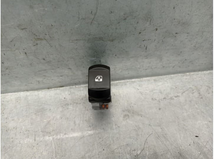 Recambio de mando elevalunas delantero derecho para renault clio iii (br0/1, cr0/1) 1.5 dci (br17, cr17) referencia OEM IAM 8200